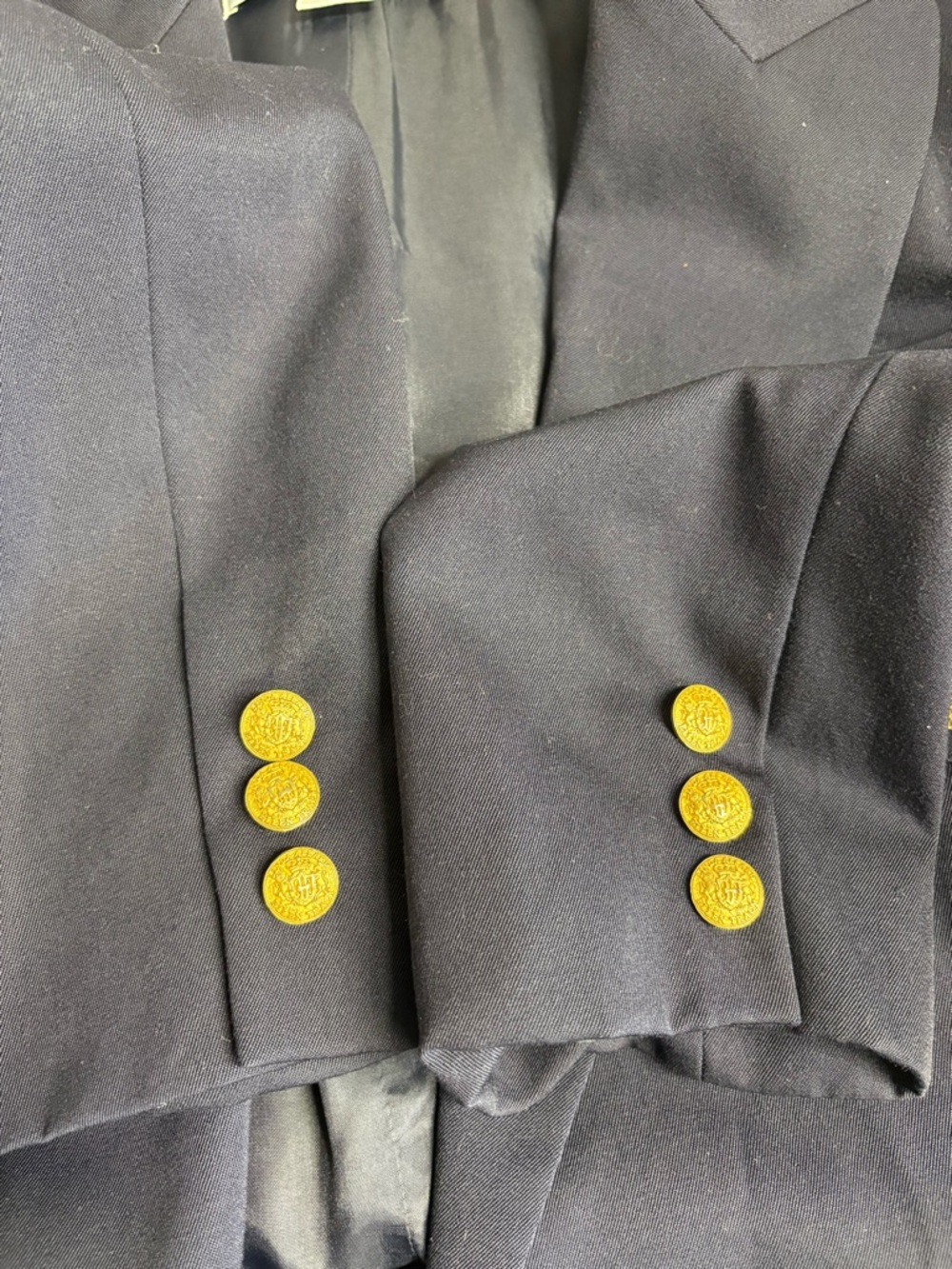 Ellen Tracy Navy Blazer with Gold Crest. 80s VINTAGE w/ 2 extra buttons - Picture 11 of 13